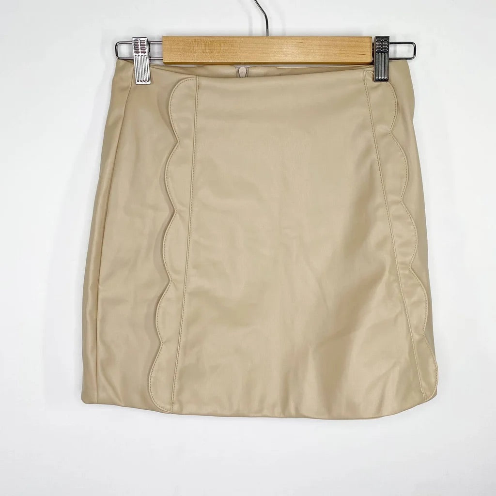 Diuxe Scallop Skirt (Beige)