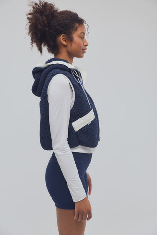 Sky High Fleece Vest / Navy W/ Moonglow Com