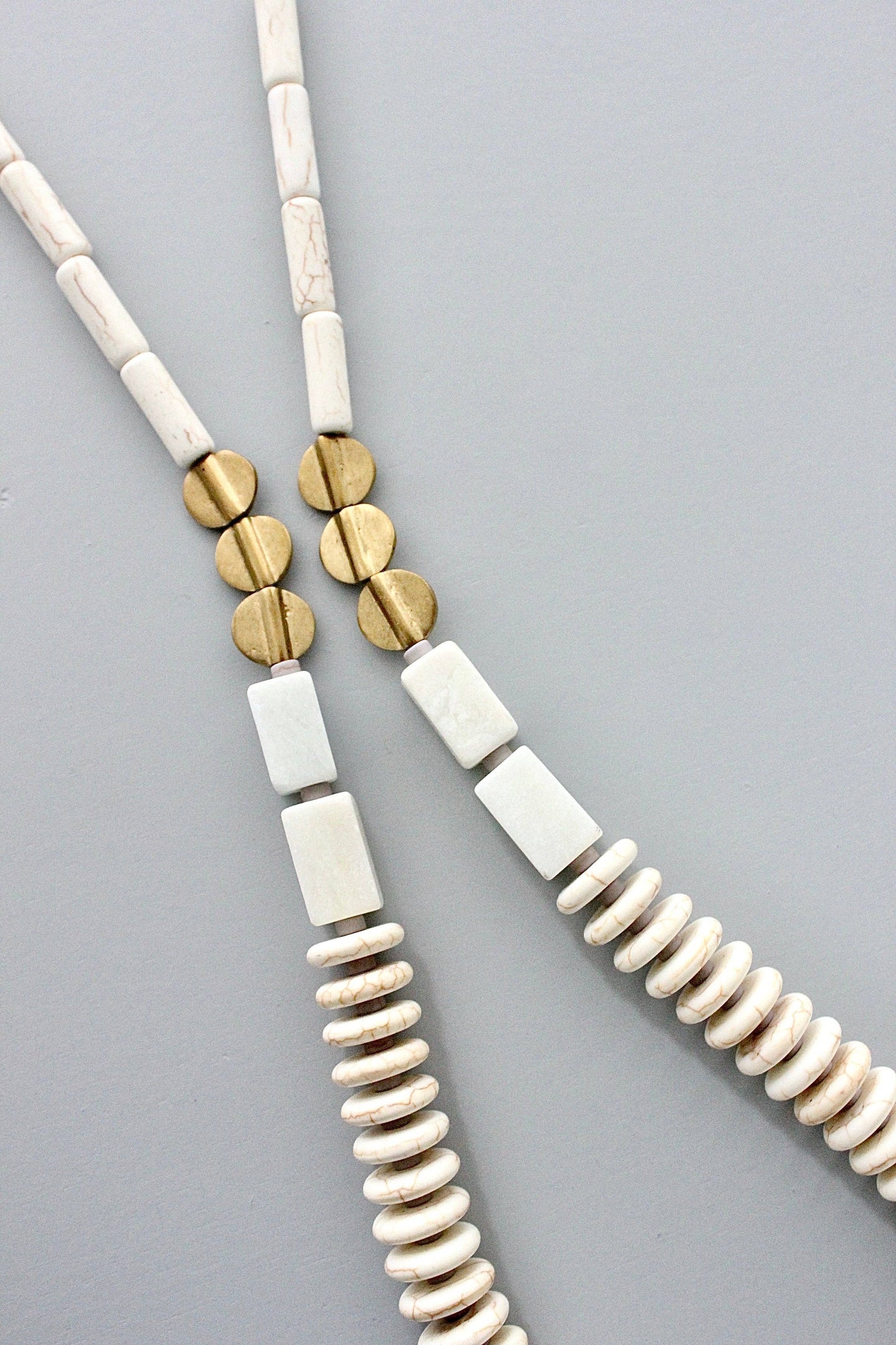 GND233 white magnesite long necklace