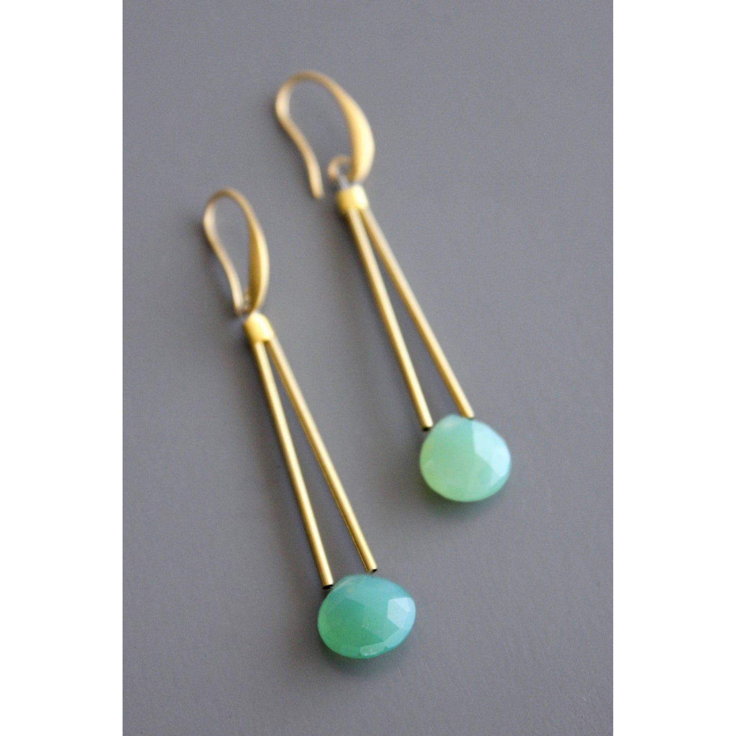 BKNE23 Green onyx geometric earrings