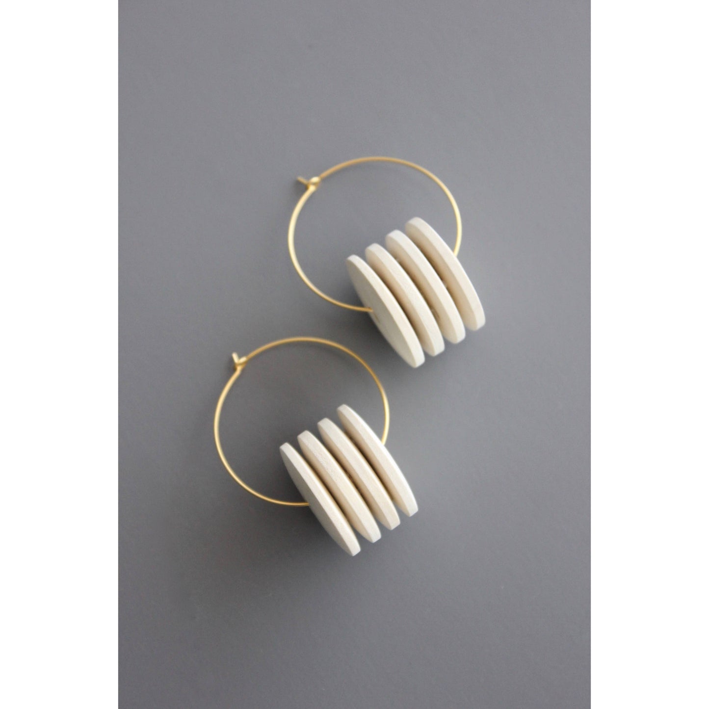 BKNE16 Wood hoop earrings