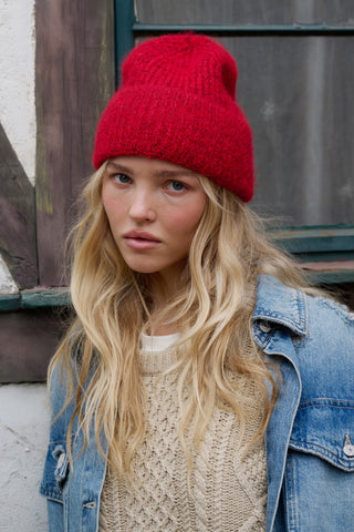 Frostline Beanie / Red