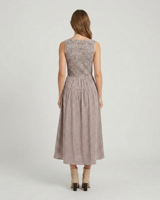 SMOCKED GINGHAM TIERED SLEEVELESS MIDI DRESS / Brown