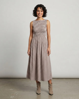 SMOCKED GINGHAM TIERED SLEEVELESS MIDI DRESS / Brown