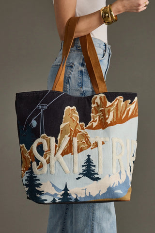 Ski Trip Scene Tote / Dark Blue