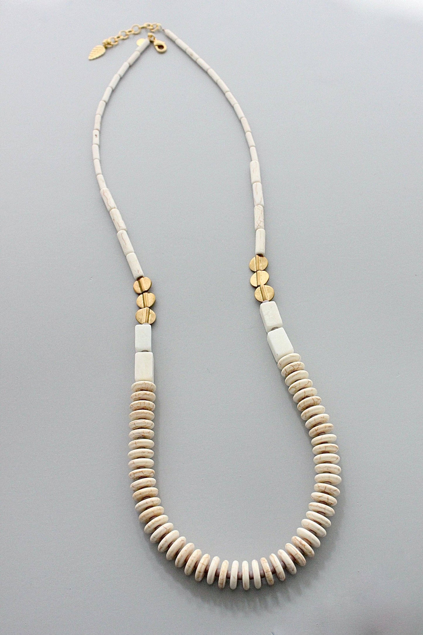 GND233 white magnesite long necklace