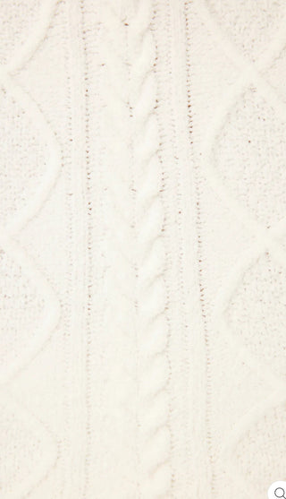 Solid Hoodie Cozy Chenille Cable Knit / Ivory