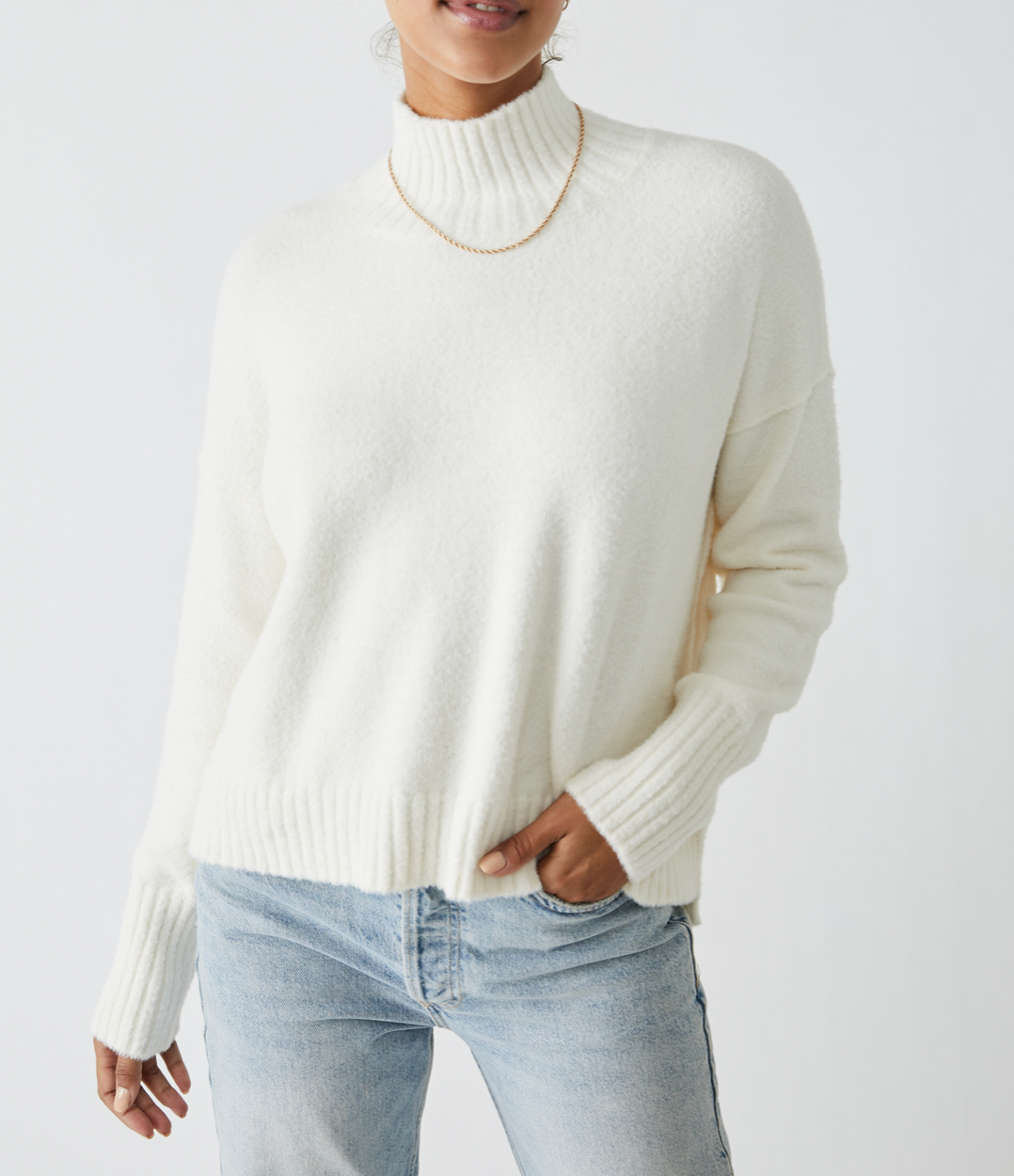 Load image into Gallery viewer, Vancouver Turtleneck Ivory
