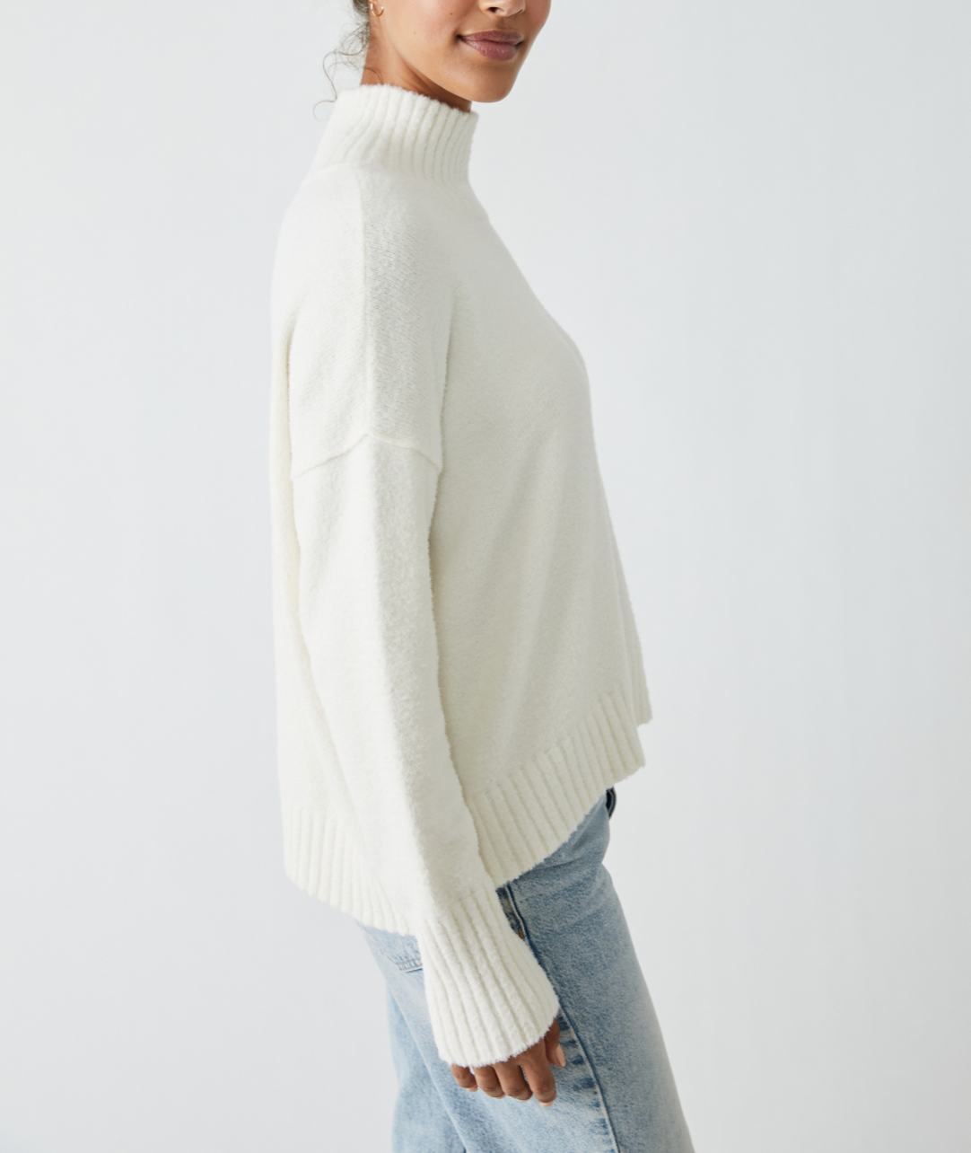 Load image into Gallery viewer, Vancouver Turtleneck Ivory
