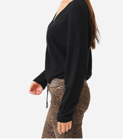 Load image into Gallery viewer, Ruched Front Pullover Black
