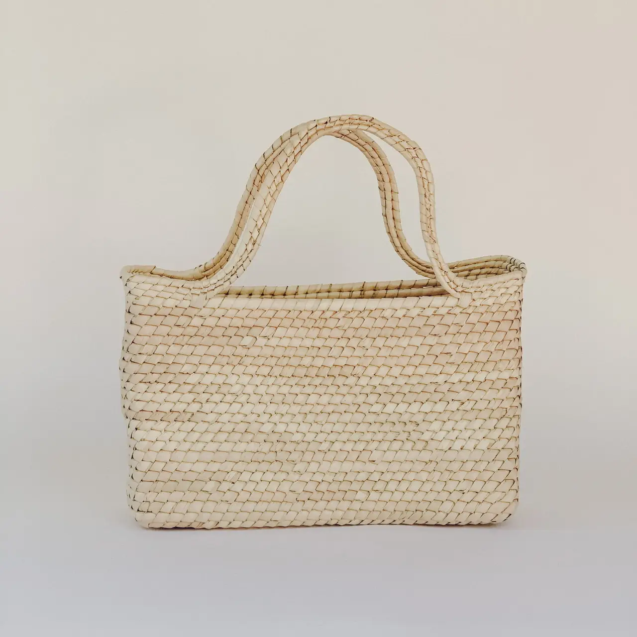 Load image into Gallery viewer, Magnolia Straw Market Tote
