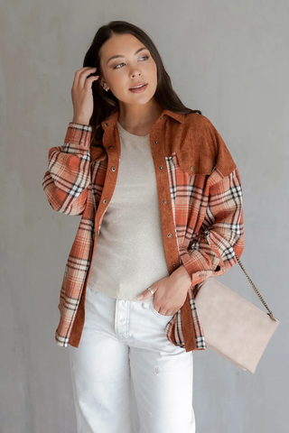 Izzy Crossbody w/ Chain Strap Beige