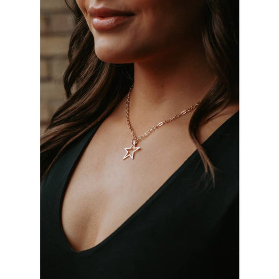 Load image into Gallery viewer, Gold Chain Necklace w. Star Pendant

